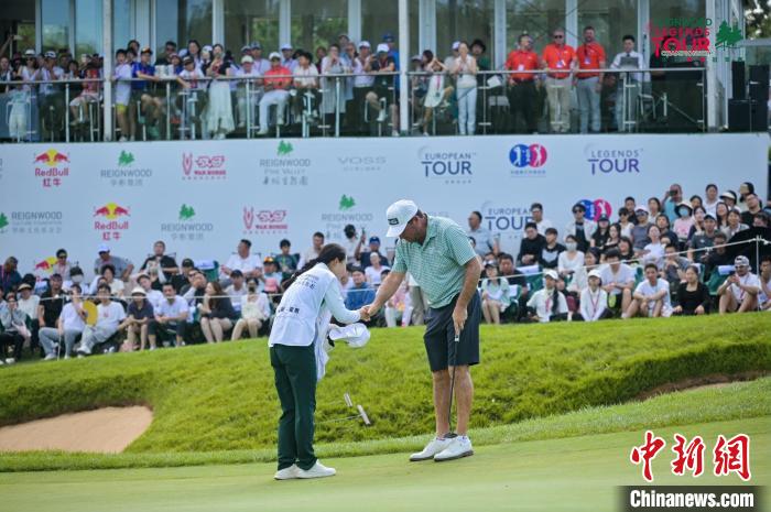 2025华彬传奇冠军赛：基斯·霍恩以-12杆夺冠，三