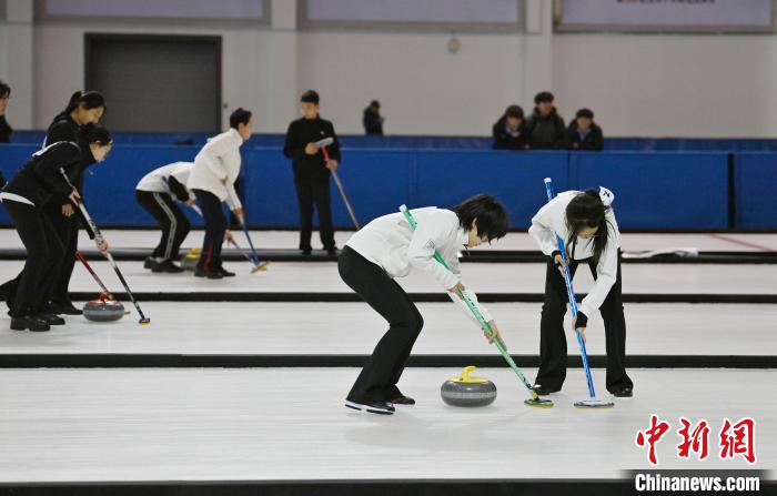 吉林省青少年冰壶锦标赛在长春正式开幕，30支队