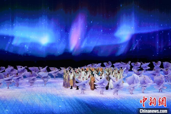 哈尔滨冰雪盛宴：34国齐聚共绘丁香花火炬