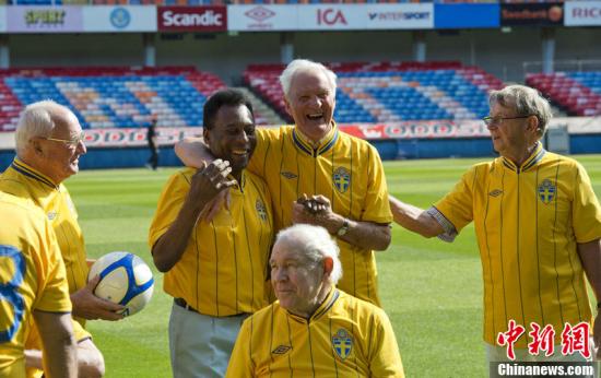 巴西传奇球王贝利因结肠癌去世 享年82岁