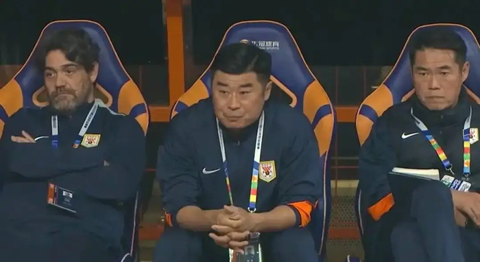 山东泰山客场惨败外籍助教被指战术混乱成主因