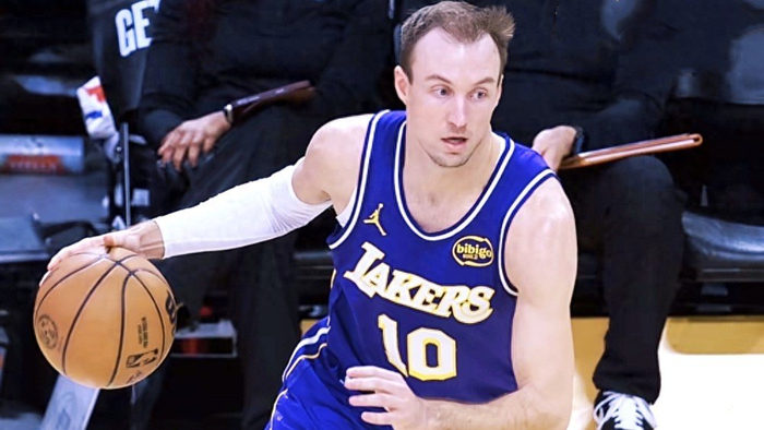 卢克·肯纳德：从纯射手到湖人临时指挥官，数据