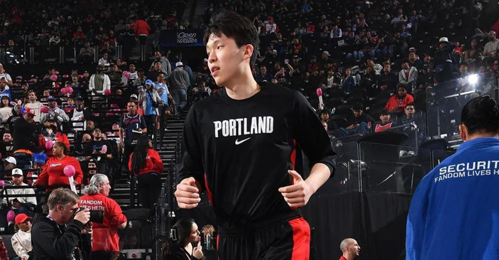 开拓者老板程正昌与希尔-泰尔力挺杨瀚森推动球