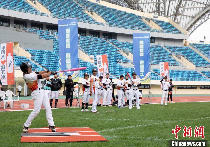 银川举行的2024海峡两岸青年慢投垒球邀请赛以“