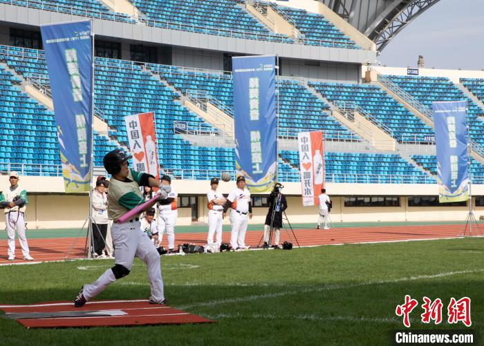 银川举行的2024海峡两岸青年慢投垒球邀请赛以“