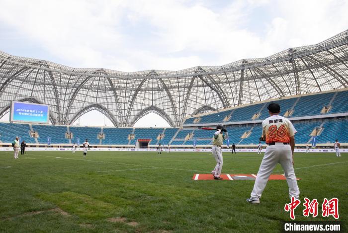 银川举行的2024海峡两岸青年慢投垒球邀请赛以“