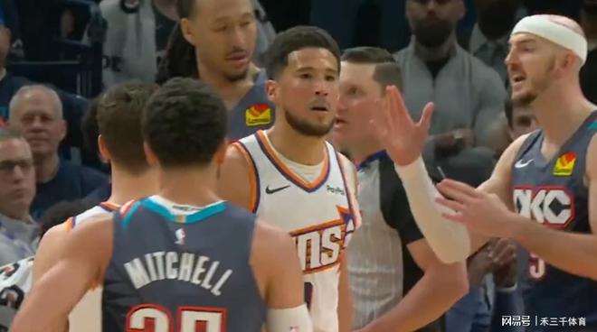 布克遭误判技术犯规 肖华扶持雷霆引争议