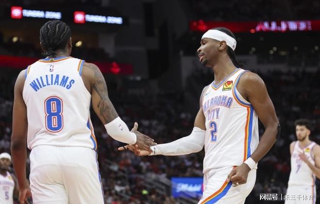 布克遭误判技术犯规 肖华扶持雷霆引争议